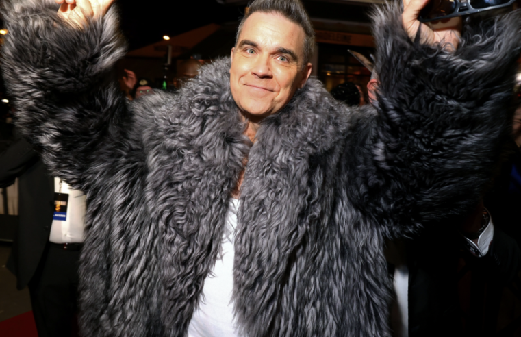 Robbie Williams Would Like to Reintroduce Himself